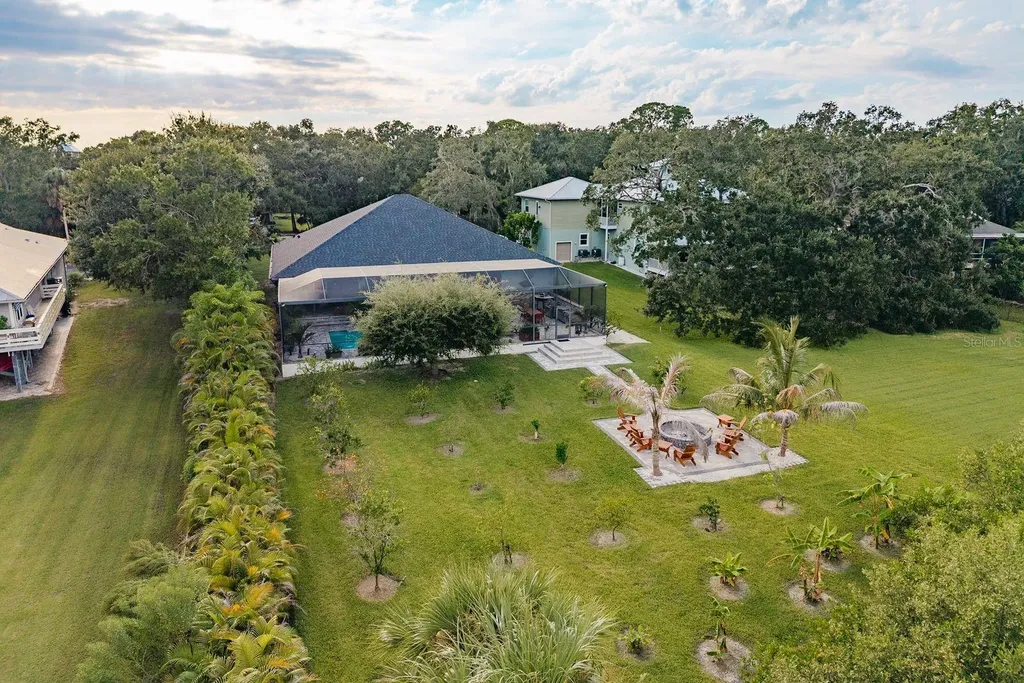 7811 Bay Drive Tampa FL 33635