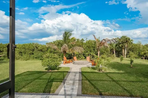 7811 Bay Drive Tampa FL 33635