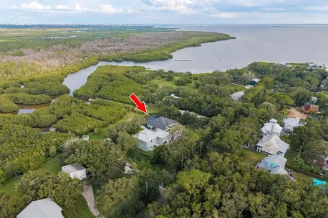 7811 Bay Drive Tampa FL 33635