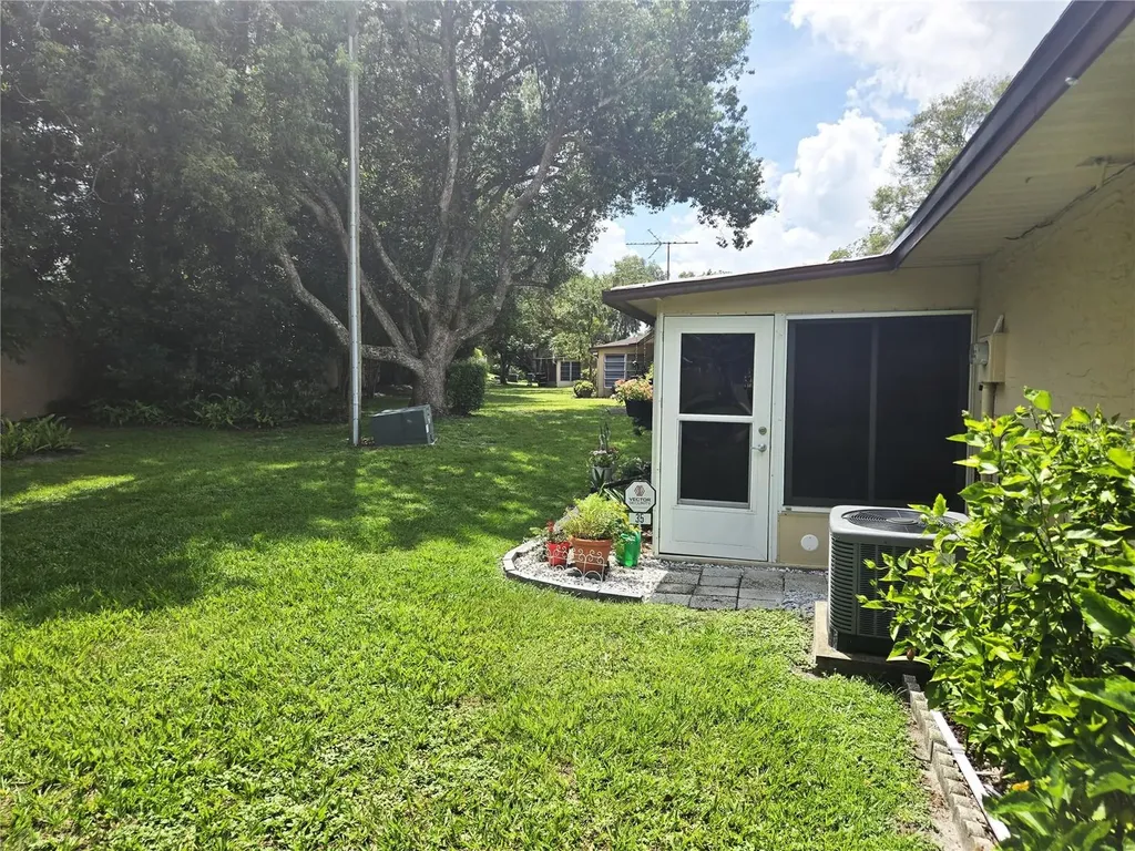 35 Villa Villar Court Deland FL 32724