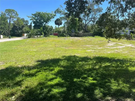2414 Pelican Drive Sarasota FL 34237