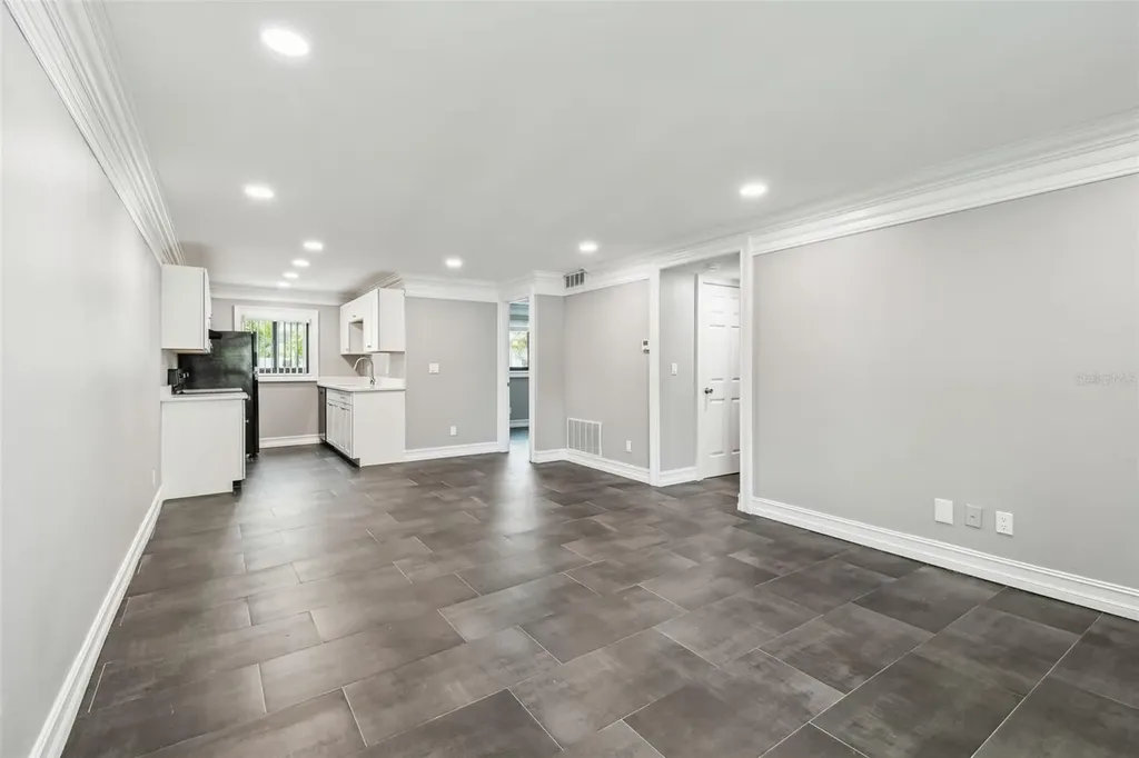 2942 W Bay Drive Belleair Bluffs FL 33770