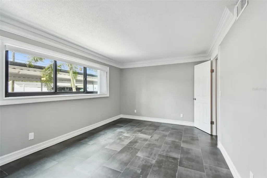 2942 W Bay Drive Belleair Bluffs FL 33770