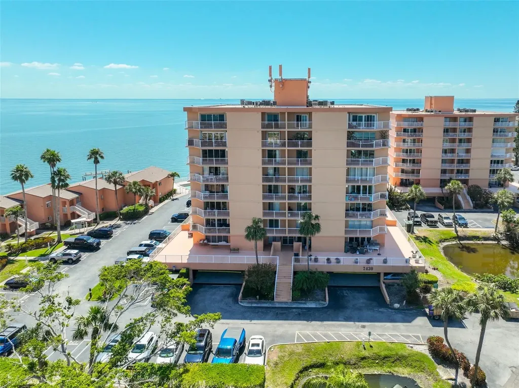 7430 Sunshine Skyway Lane S St Petersburg FL 33711