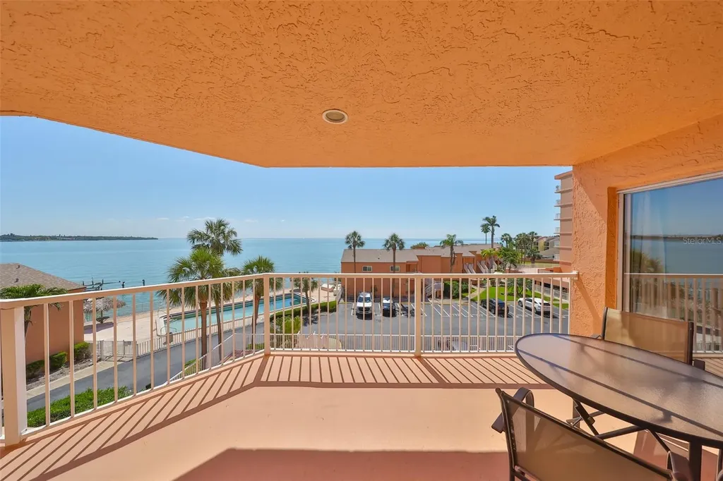 7430 Sunshine Skyway Lane S St Petersburg FL 33711