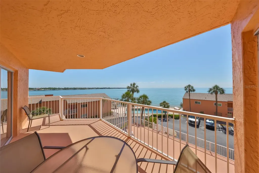 7430 Sunshine Skyway Lane S St Petersburg FL 33711