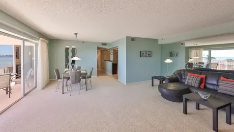 7430 Sunshine Skyway Lane S St Petersburg FL 33711