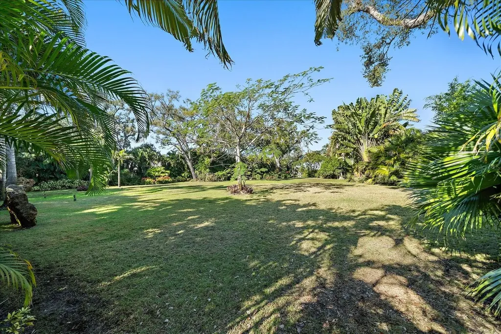 1643 S Lakeshore Drive Sarasota FL 34231