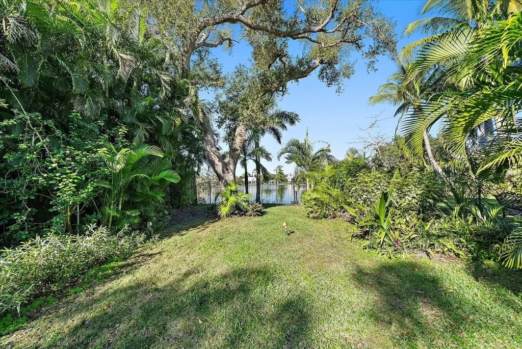 1643 S Lakeshore Drive Sarasota FL 34231