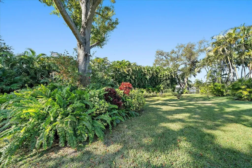 1643 S Lakeshore Drive Sarasota FL 34231
