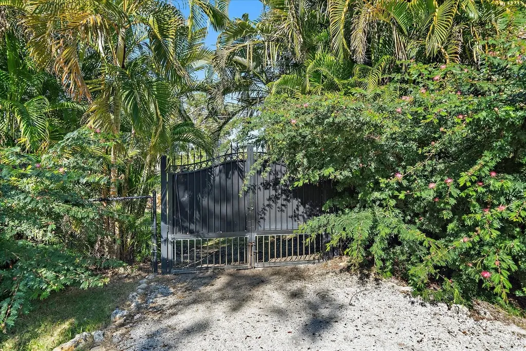 1643 S Lakeshore Drive Sarasota FL 34231
