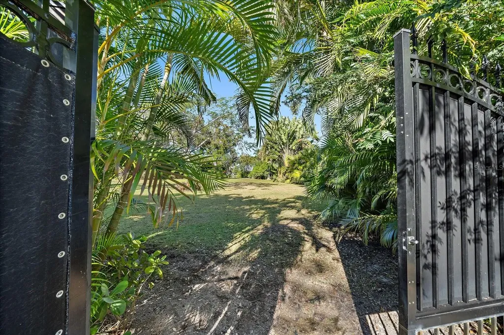 1643 S Lakeshore Drive Sarasota FL 34231