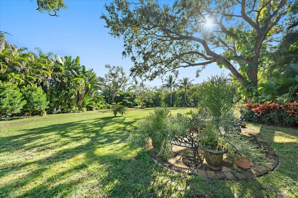 1643 S Lakeshore Drive Sarasota FL 34231