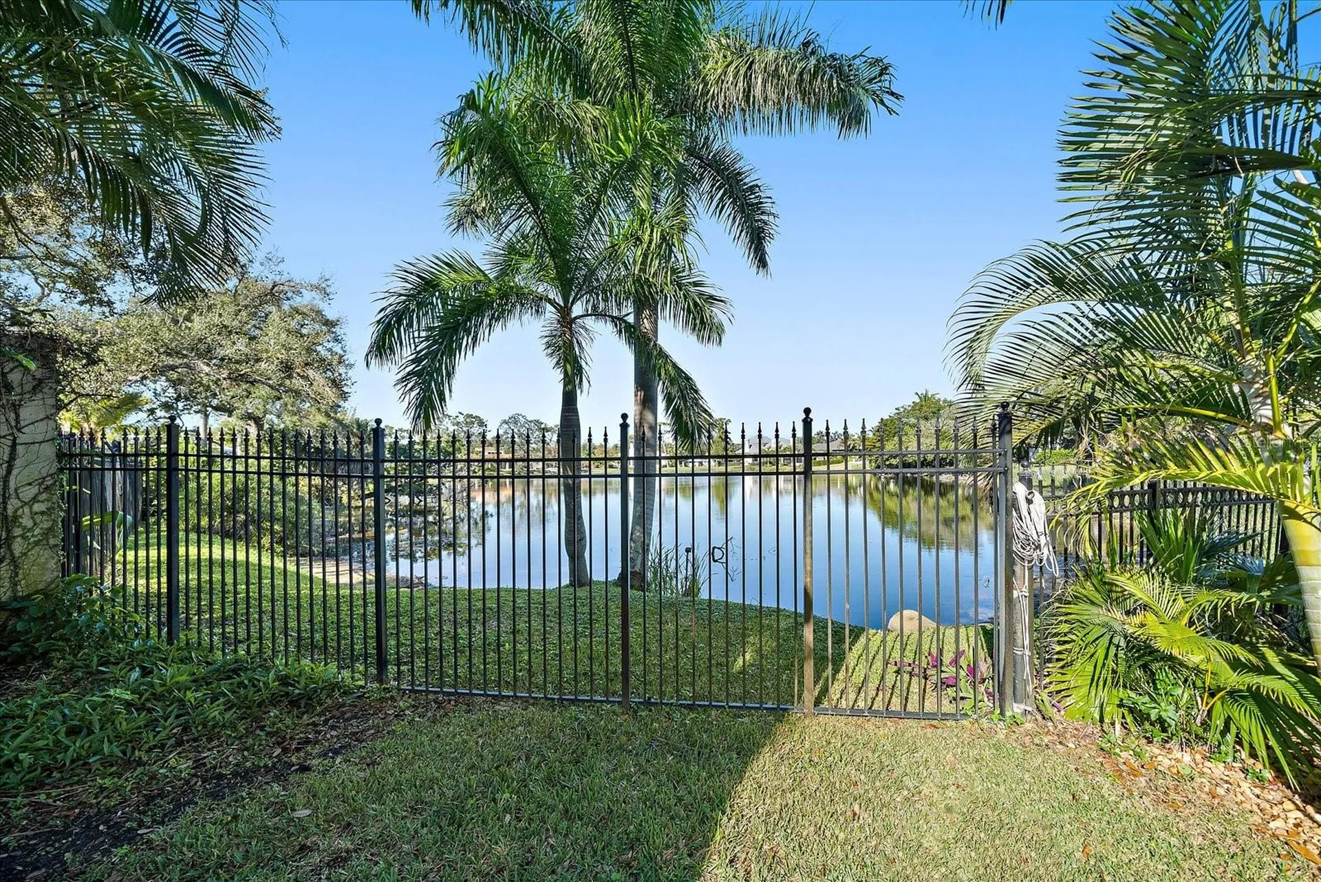 1643 S Lakeshore Drive Sarasota FL 34231