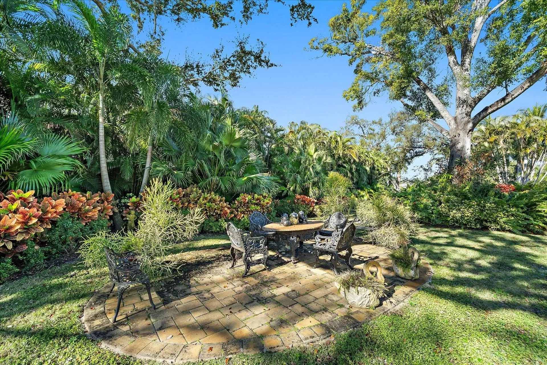 1643 S Lakeshore Drive Sarasota FL 34231