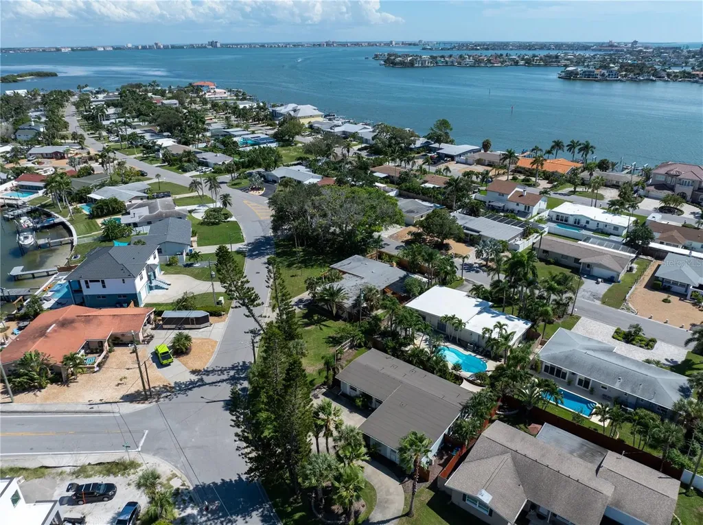 6903 S Shore Drive S South Pasadena FL 33707