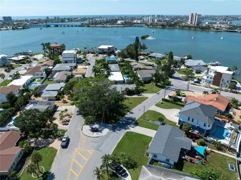 6903 S Shore Drive S South Pasadena FL 33707