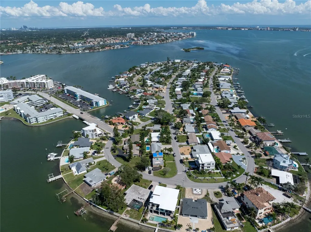 6903 S Shore Drive S South Pasadena FL 33707