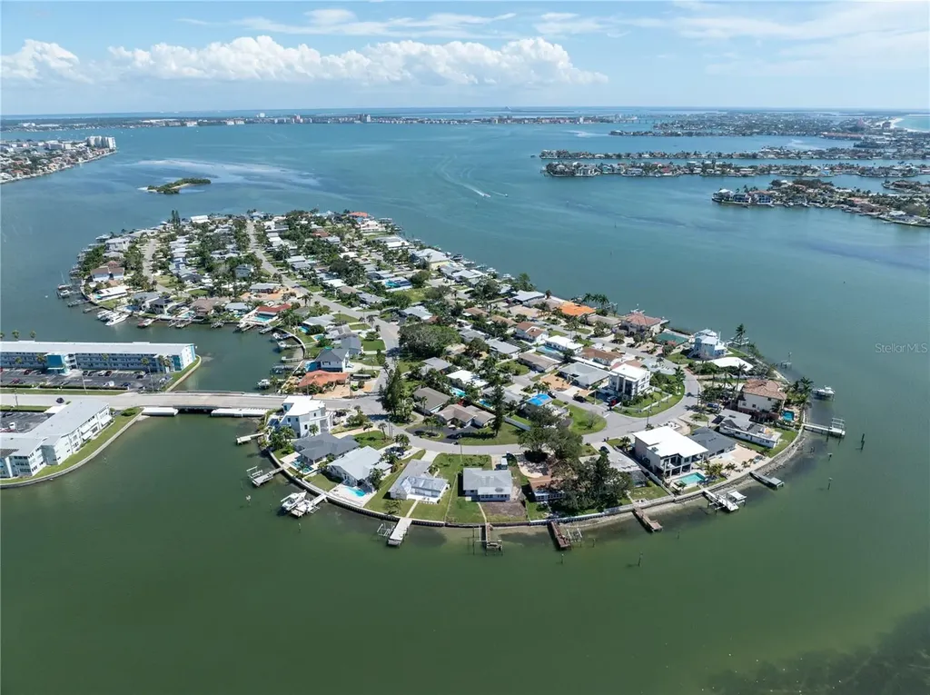 6903 S Shore Drive S South Pasadena FL 33707