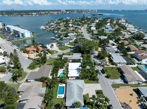 6903 S Shore Drive S South Pasadena FL 33707