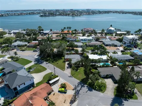 6903 S Shore Drive S South Pasadena FL 33707