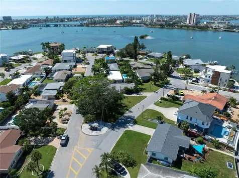 6903 S Shore Drive S South Pasadena FL 33707