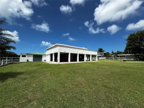 Avenue Hacienda Margarita Urb. Hacienda Margarita Luquillo PR 00773