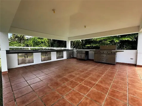 Avenue Hacienda Margarita Urb. Hacienda Margarita Luquillo PR 00773