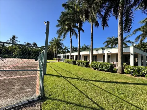Avenue Hacienda Margarita Urb. Hacienda Margarita Luquillo PR 00773