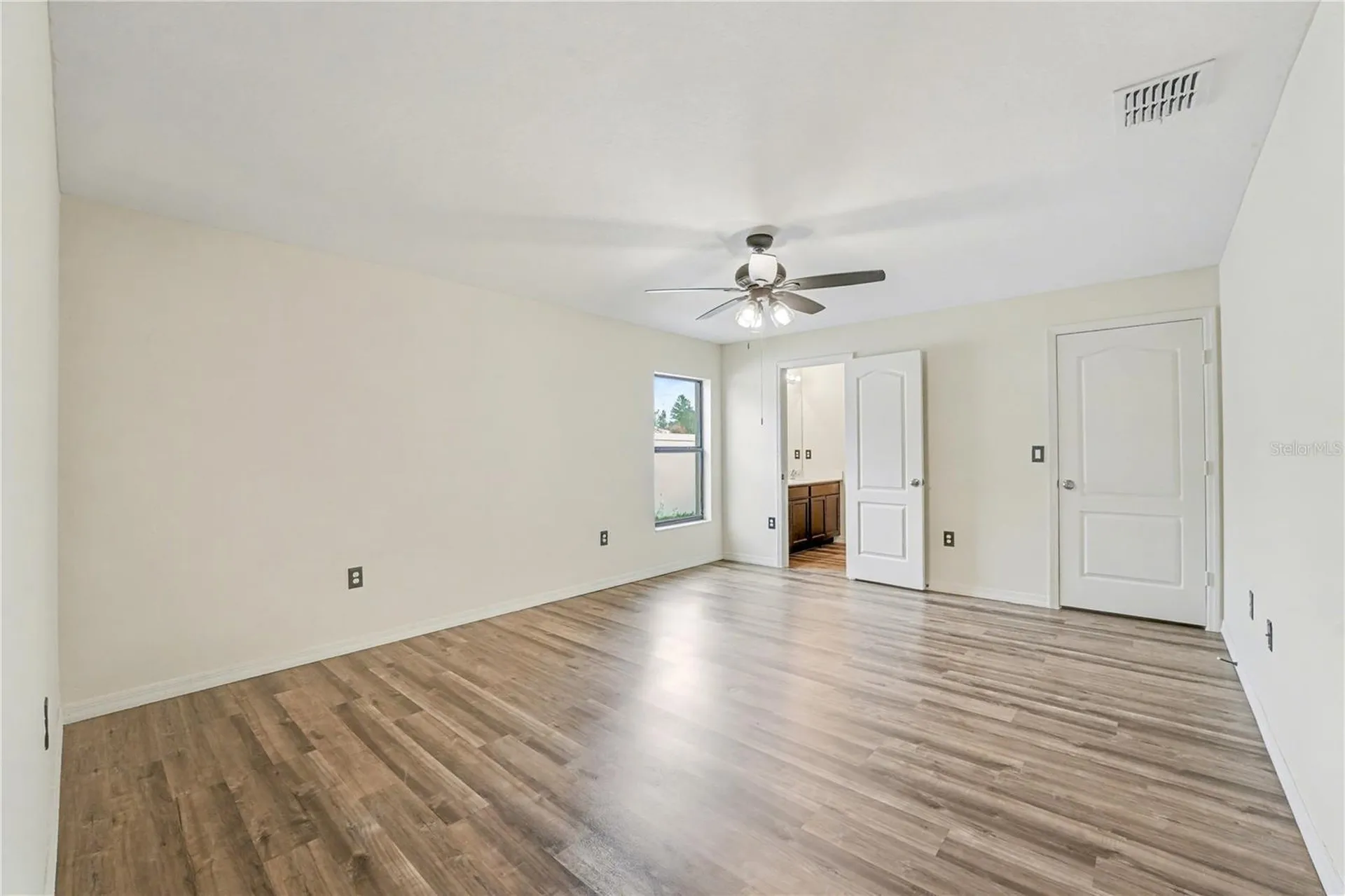 104 Jasmine Circle Kissimmee FL 34759