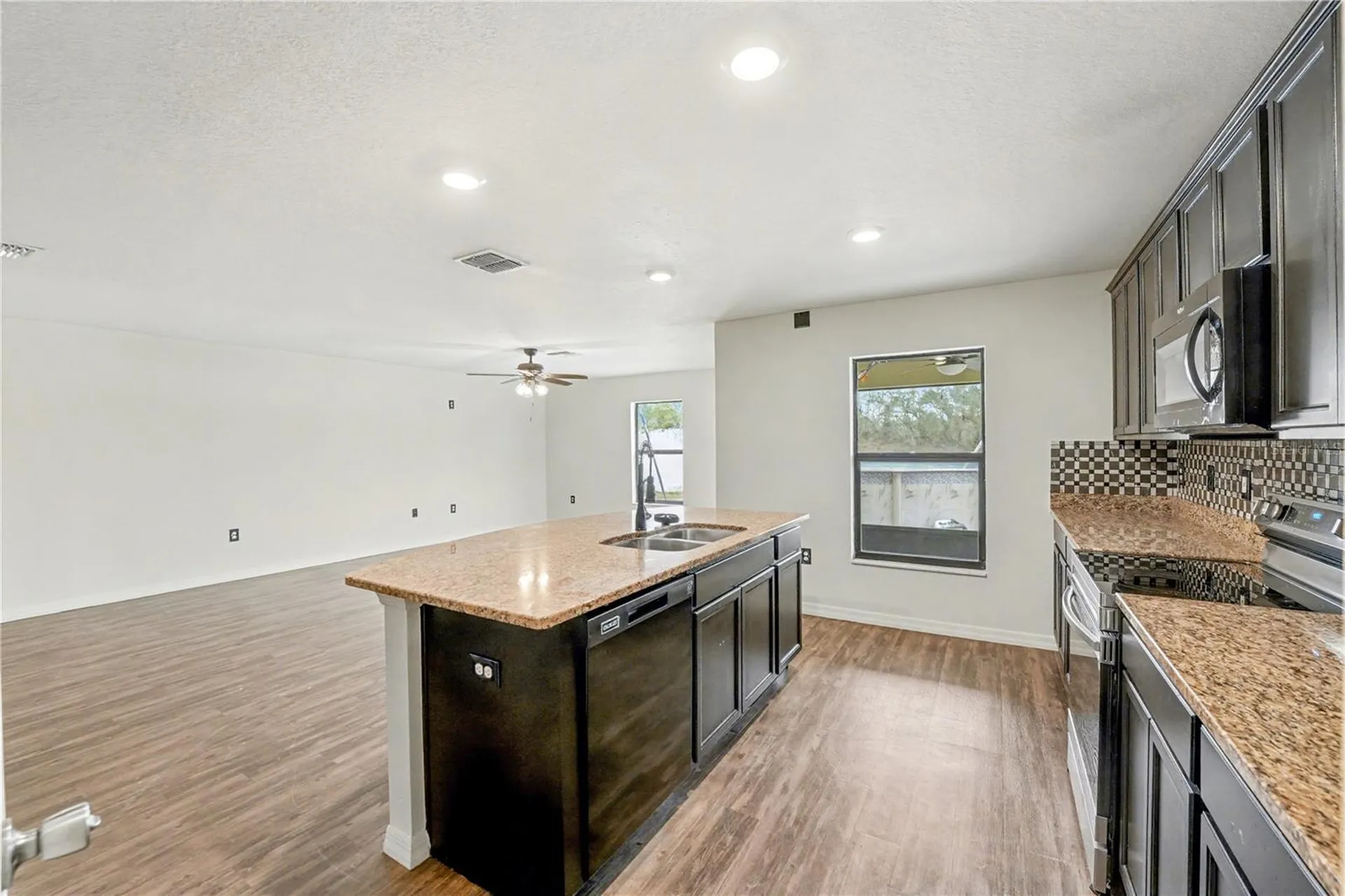 104 Jasmine Circle Kissimmee FL 34759