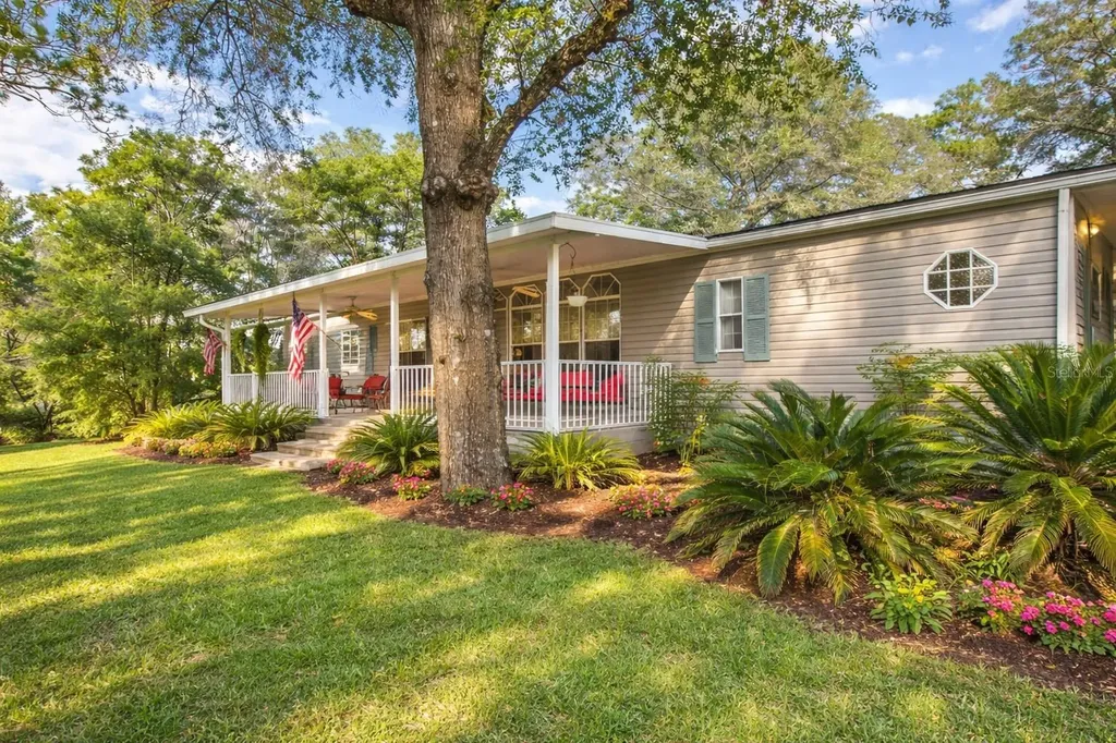 19651 SE 92nd Place Ocklawaha FL 32179