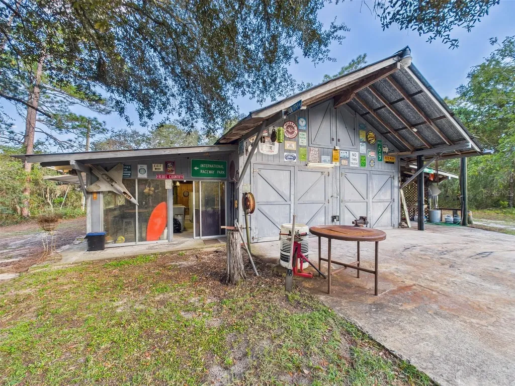 19651 SE 92nd Place Ocklawaha FL 32179