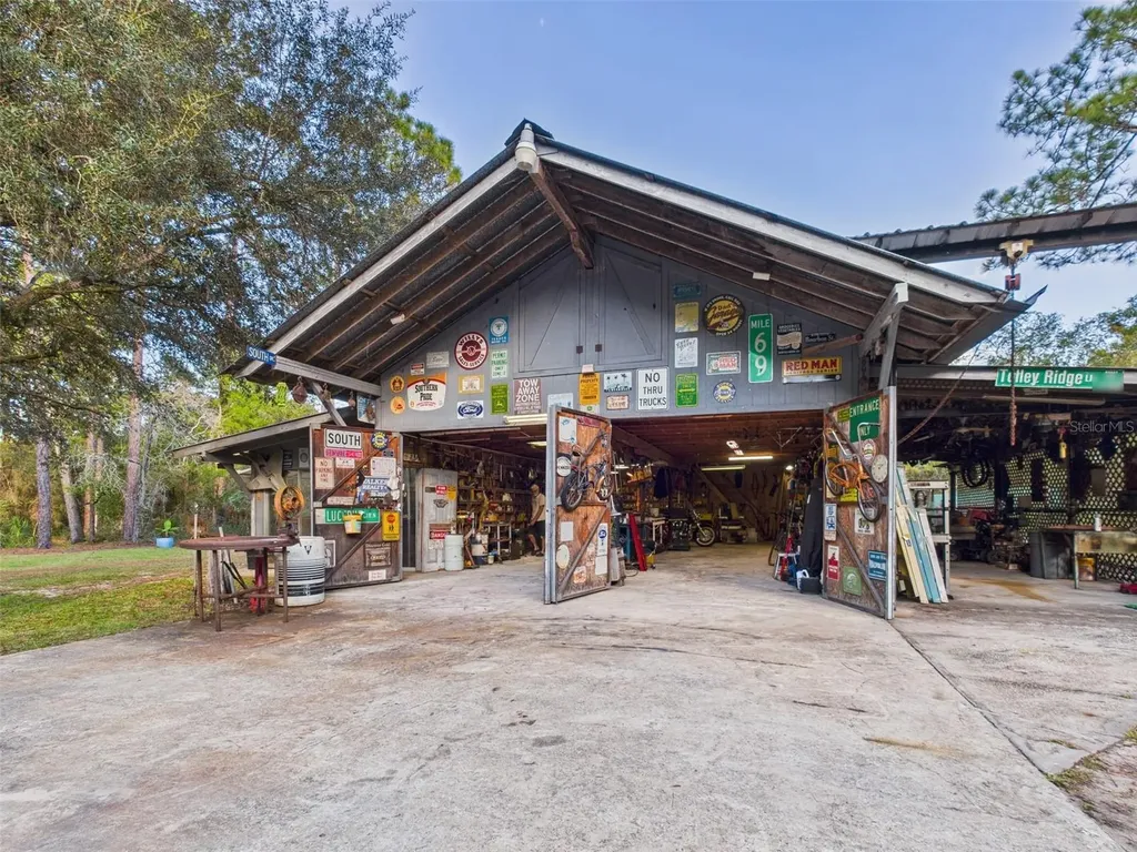 19651 SE 92nd Place Ocklawaha FL 32179