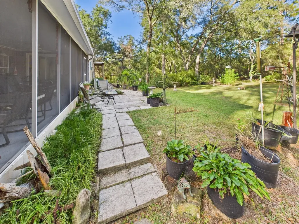 19651 SE 92nd Place Ocklawaha FL 32179
