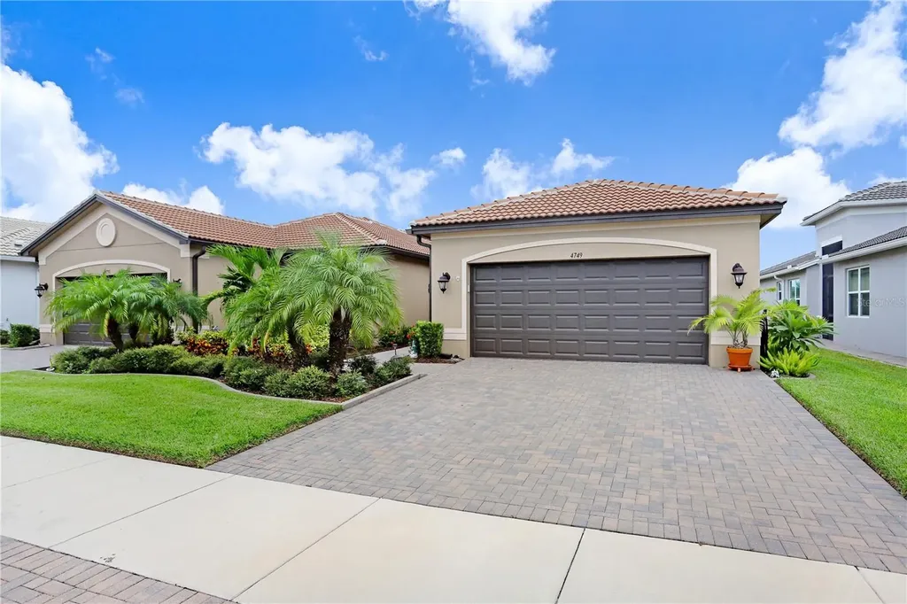 4749 Avila Lakes Drive Wimauma FL 33598