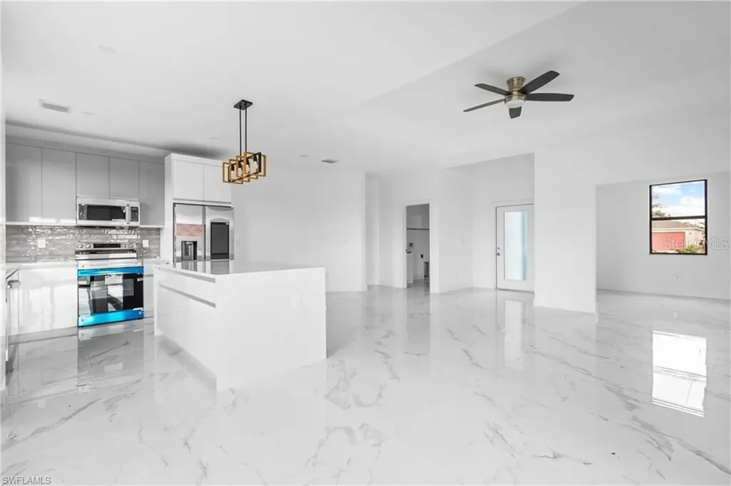 1806 NE 21st Place Cape Coral FL 33909