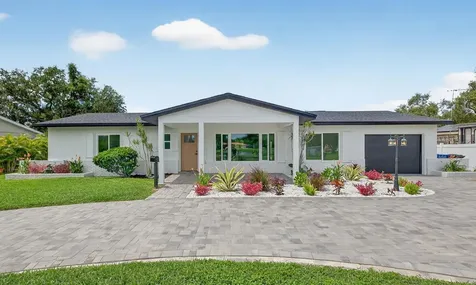 2726 Leslee Lake Drive N St Petersburg FL 33713