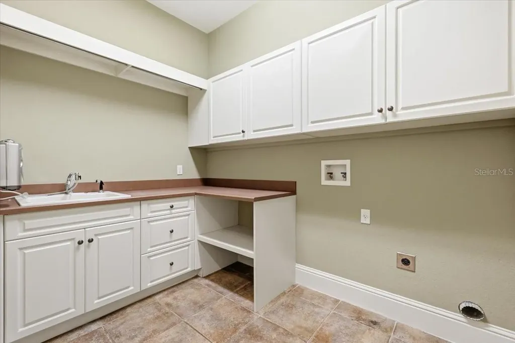 6102 S Hampshire Court Windermere FL 34786