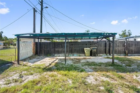 319 Thomas Avenue Frostproof FL 33843