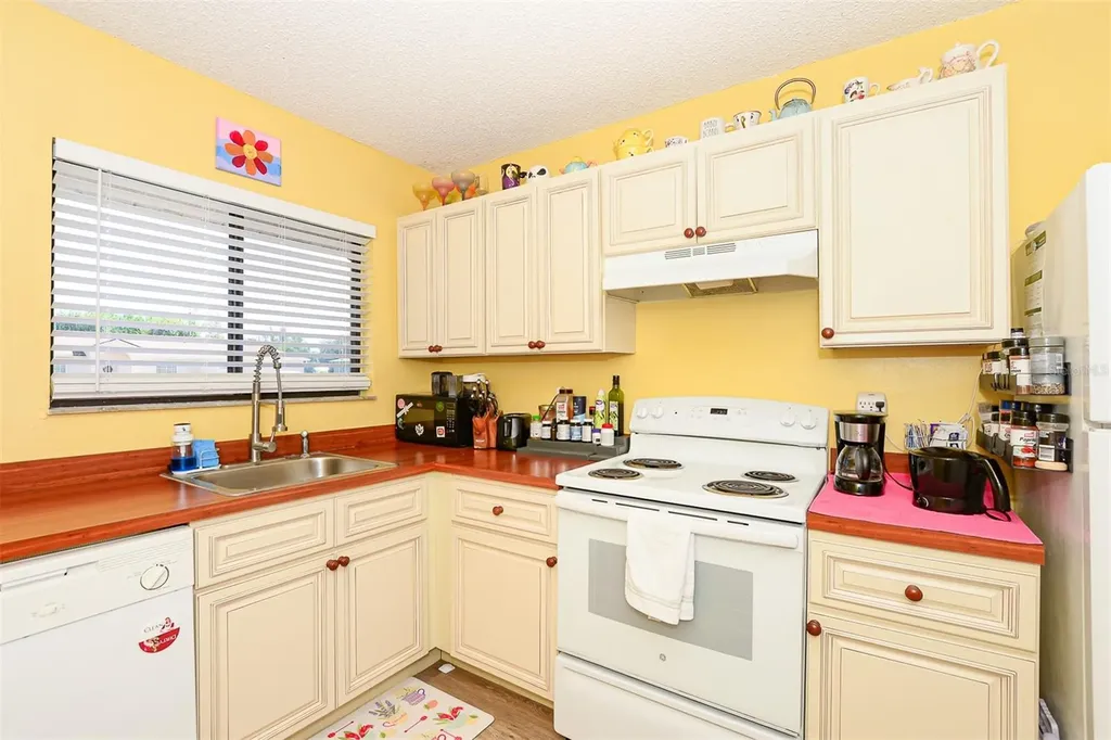 2565 SE Dogwood Avenue Port St Lucie FL 34952