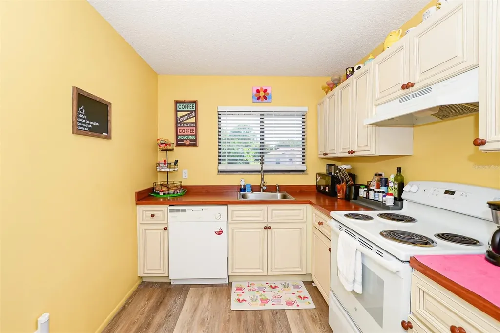 2565 SE Dogwood Avenue Port St Lucie FL 34952