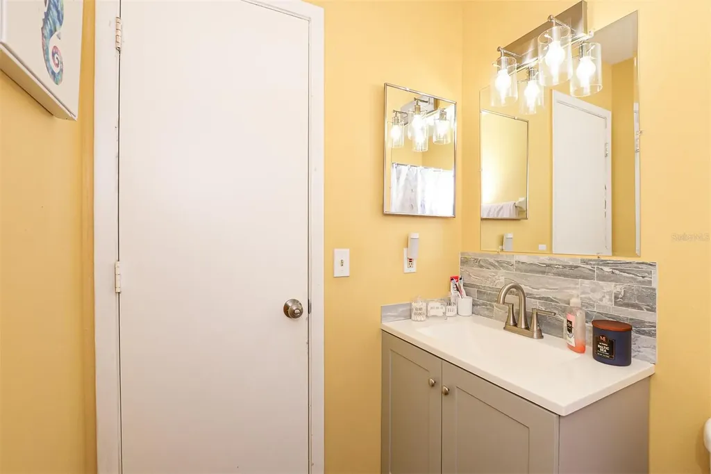 2565 SE Dogwood Avenue Port St Lucie FL 34952