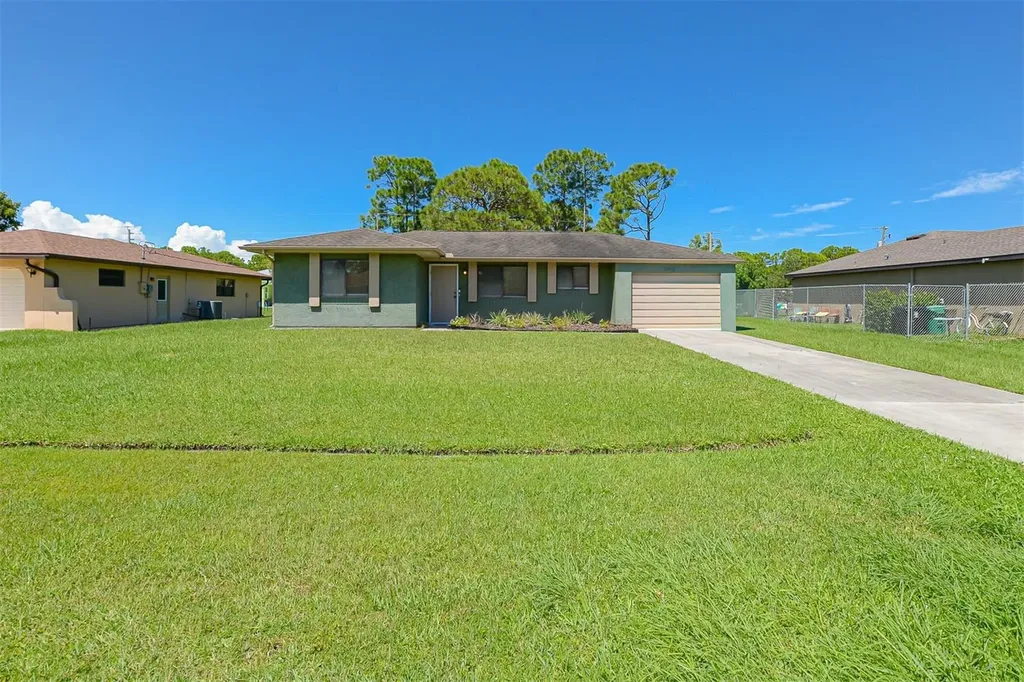 2565 SE Dogwood Avenue Port St Lucie FL 34952
