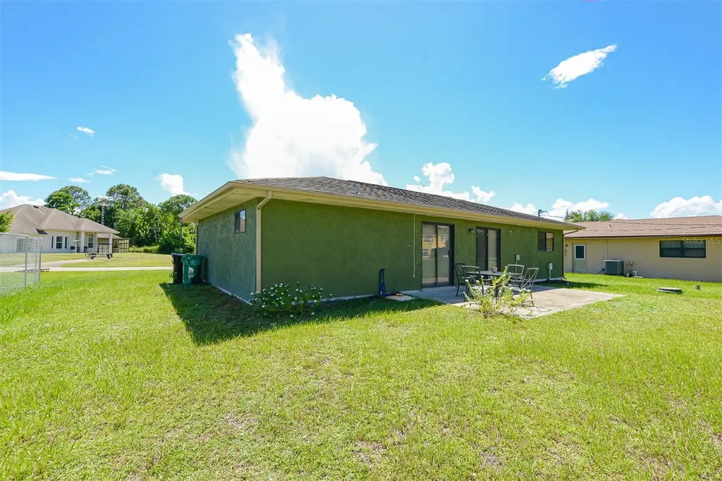 2565 SE Dogwood Avenue Port St Lucie FL 34952
