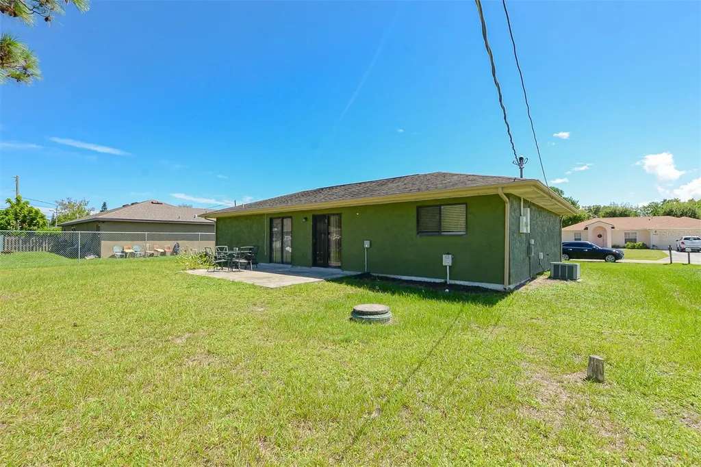 2565 SE Dogwood Avenue Port St Lucie FL 34952