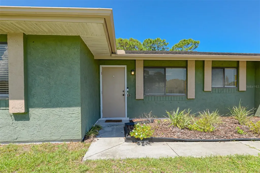 2565 SE Dogwood Avenue Port St Lucie FL 34952