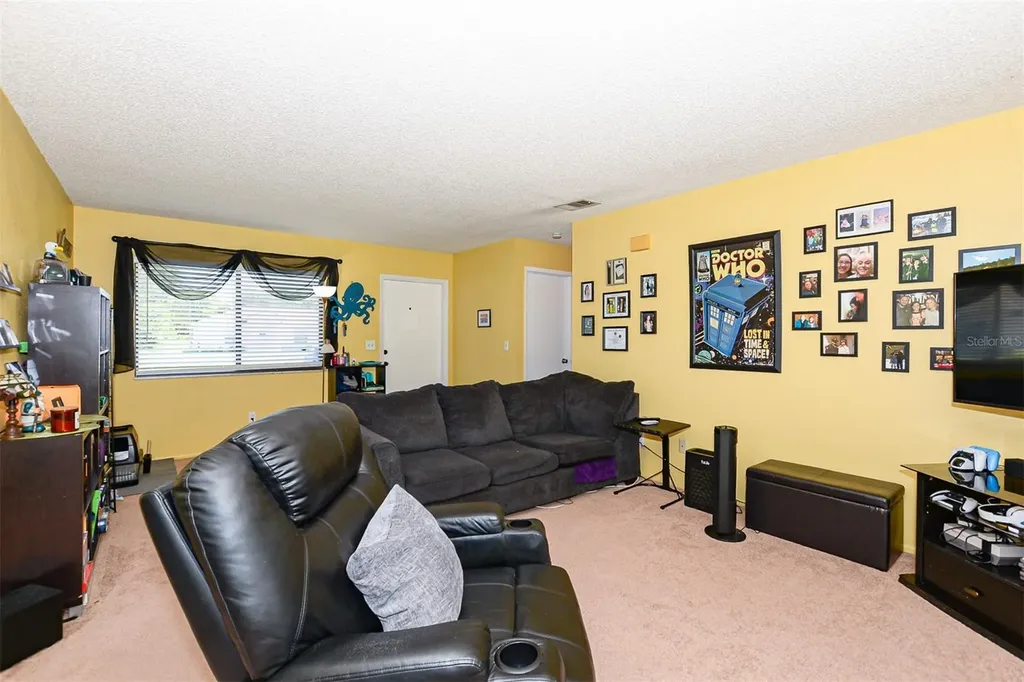2565 SE Dogwood Avenue Port St Lucie FL 34952