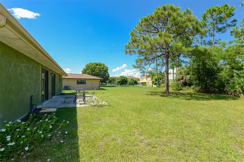 2565 SE Dogwood Avenue Port St Lucie FL 34952