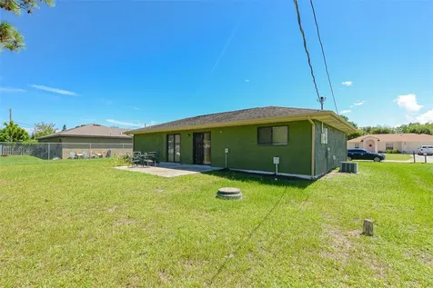 2565 SE Dogwood Avenue Port St Lucie FL 34952